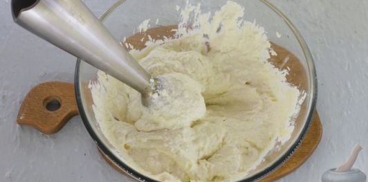 Творожная запеканка без муки и манки, с бананом и какао