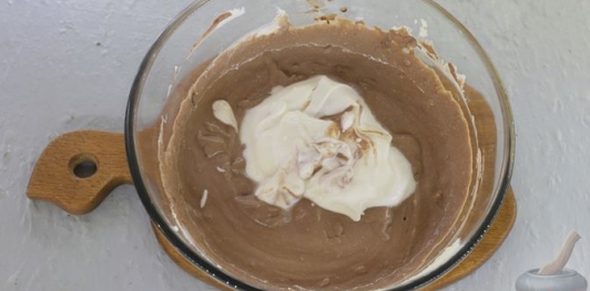 Творожная запеканка без муки и манки, с бананом и какао