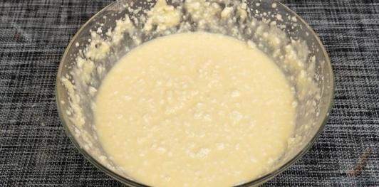 Творожный торт со сгущёнкой, печеньем и голубикой (без выпечки)