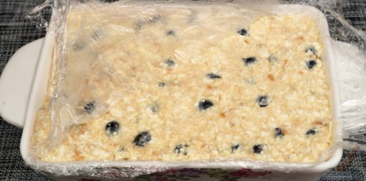 Творожный торт со сгущёнкой, печеньем и голубикой (без выпечки)