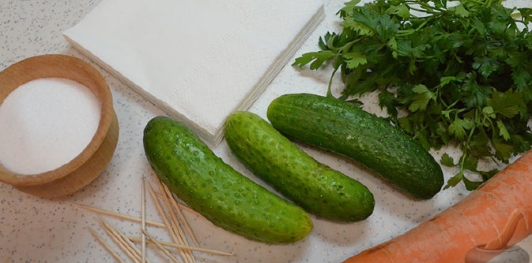 Украшение из овощей: роза из моркови