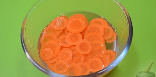 Украшение из овощей: роза из моркови