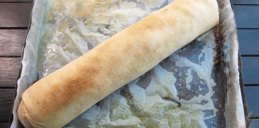Венский яблочный штрудель с изюмом и корицей
