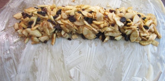 Венский яблочный штрудель с изюмом и корицей