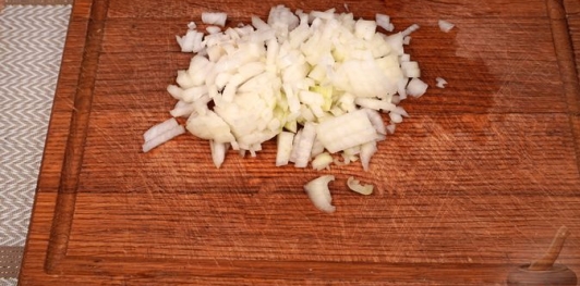 Вертута из слоёного теста с тушёной капустой и грибами