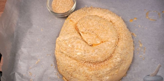 Вертута из слоёного теста с тушёной капустой и грибами