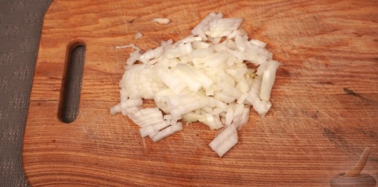 Заливной пирог на кефире, с фаршем, картофелем и брынзой