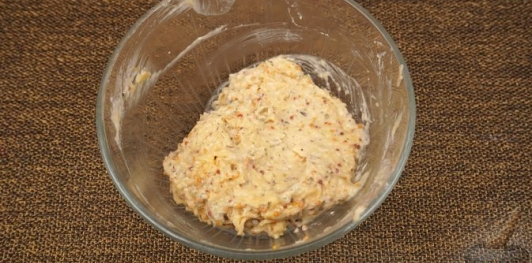 Запечённая говядина под корочкой из сыра, хрена и горчицы