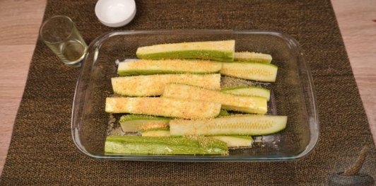 Запечённые кабачки в беконе, с сыром