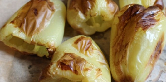 Жареный болгарский перец с сыром и зеленью