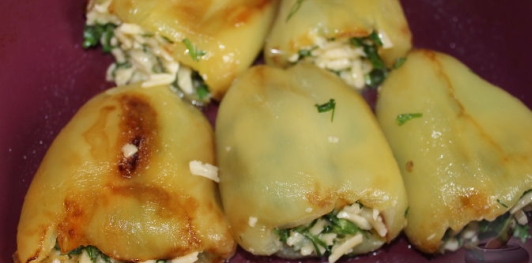 Жареный болгарский перец с сыром и зеленью
