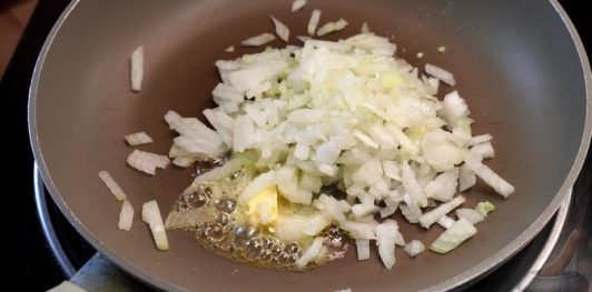 Жюльен с креветками, грибами и сыром