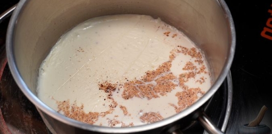 Жюльен с креветками, грибами и сыром
