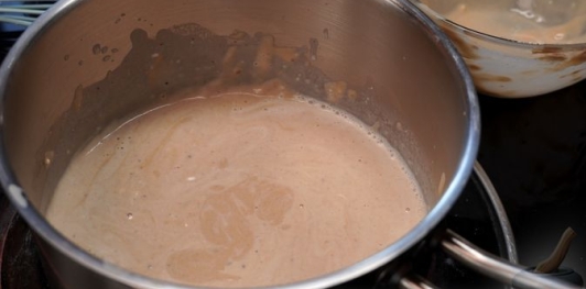 Жюльен с креветками, грибами и сыром