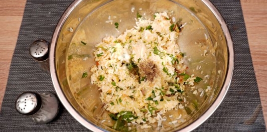 Зразы из куриного фарша с сыром и яйцами