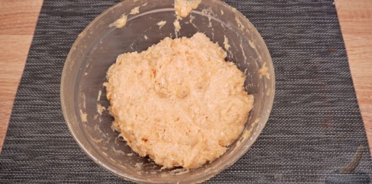 Зразы из куриного фарша с сыром и яйцами