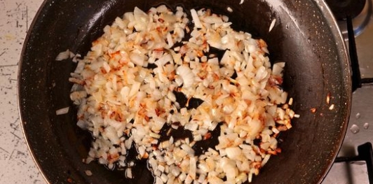 Зразы из куриного фарша с сыром и яйцами