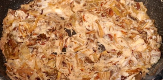 Белые грибы, запечённые с сыром и сметаной