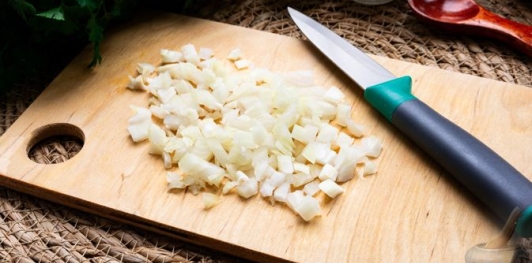 Бездрожжевые пирожки на сметане, с картофелем, сыром и жареным луком