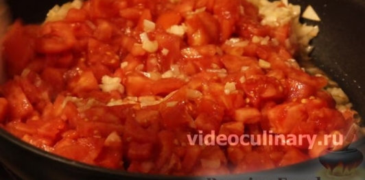 Домашняя лапша с томатным соусом