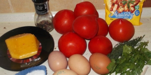 Помидоры, фаршированные сыром, яйцом и майонезом