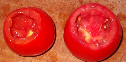 Помидоры, фаршированные сыром, яйцом и майонезом