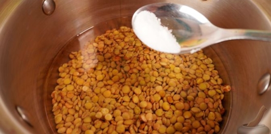 Салат из чечевицы, моркови и яблок