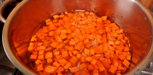 Салат из чечевицы, моркови и яблок