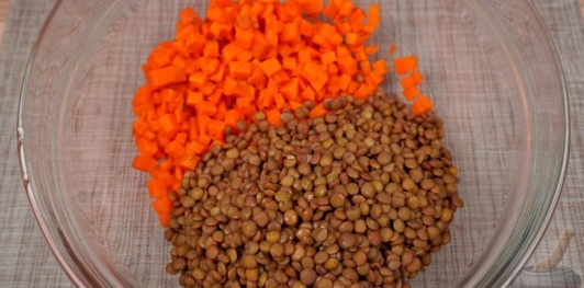 Салат из чечевицы, моркови и яблок