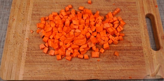 Салат из чечевицы, моркови и яблок