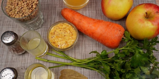 Салат из чечевицы, моркови и яблок
