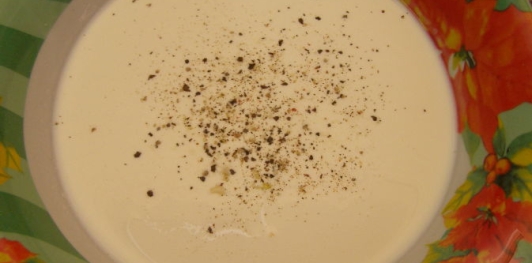 Салат из креветок с курицей и ананасами