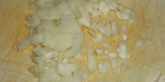 Салат из кукурузы и зеленого горошка с крабовыми палочками
