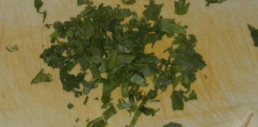 Салат из кукурузы и зеленого горошка с крабовыми палочками
