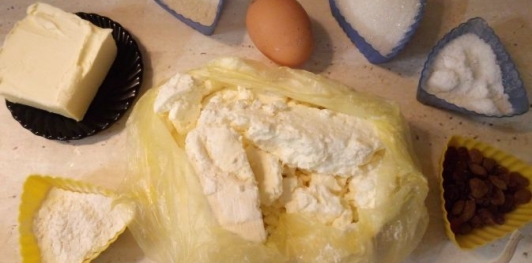 Творожники с изюмом