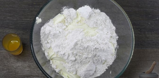 Тыквенно-апельсиновый торт с грецкими орехами и сметанным кремом