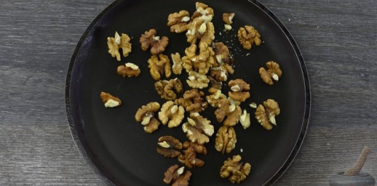 Тыквенно-апельсиновый торт с грецкими орехами и сметанным кремом