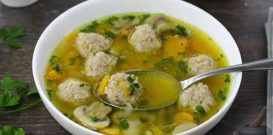 Тыквенный суп с фрикадельками и грибами