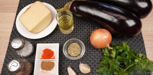Баклажаны, запечённые с копчёным сыром