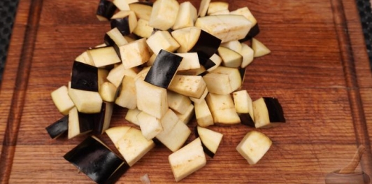 Баклажаны, запечённые с копчёным сыром