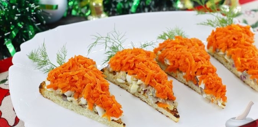 Бутерброды с яйцами, морковью и сельдью