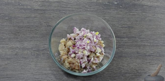 Бутерброды с яйцами, морковью и сельдью