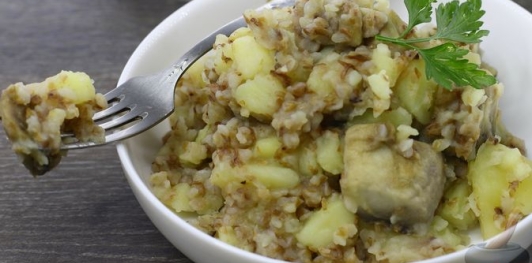 Гречка с картошкой и грибами