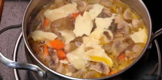 Грибной суп с рваными галушками