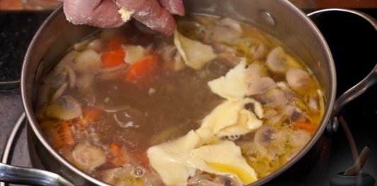 Грибной суп с рваными галушками