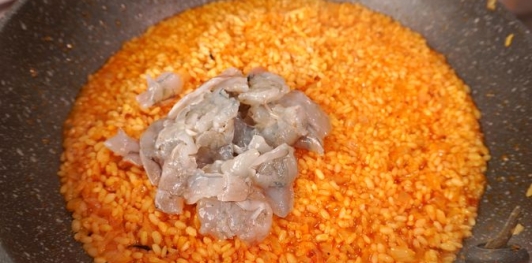 Кальмары, фаршированные рисом с креветками по-мароккански