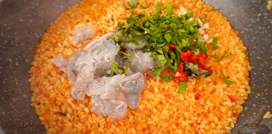 Кальмары, фаршированные рисом с креветками по-мароккански