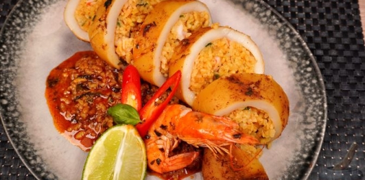 Кальмары, фаршированные рисом с креветками по-мароккански