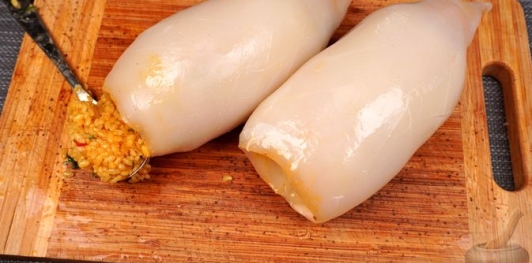 Кальмары, фаршированные рисом с креветками по-мароккански