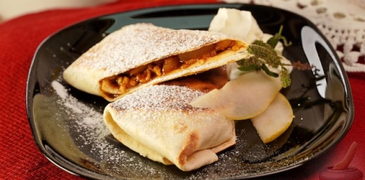 Конвертики из лаваша с грушей, орехами и мёдом